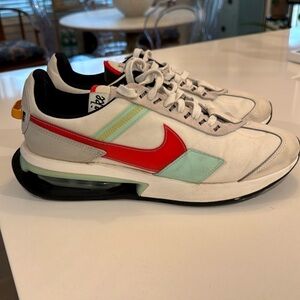 Men’s Nike air max, size 10.5, White with red and light blue